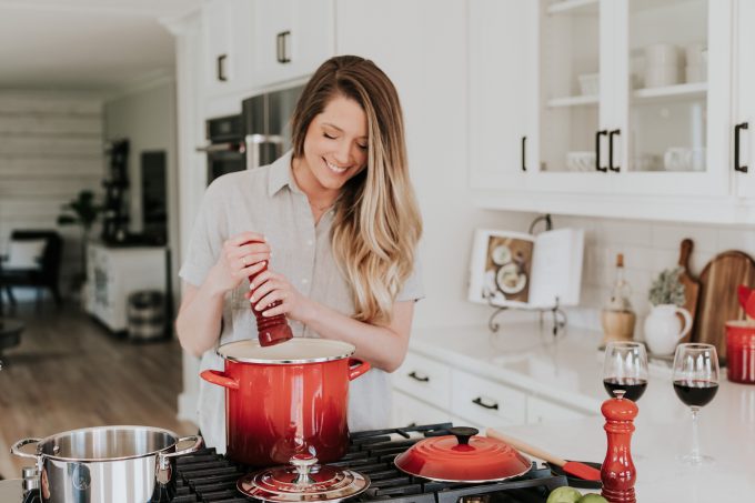 becca tapert RjmGzTg4 mw unsplash 680x453 1 - 12 Essential Kitchen Hacks You Need to Know